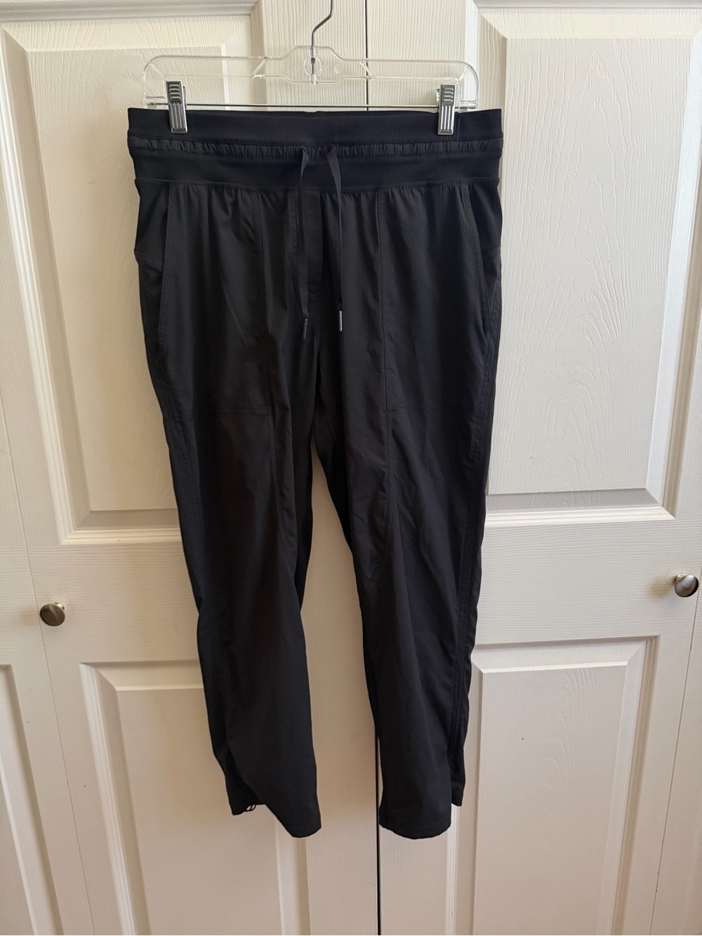 lululemon athletica Black Ankle Crop Jogger Pants